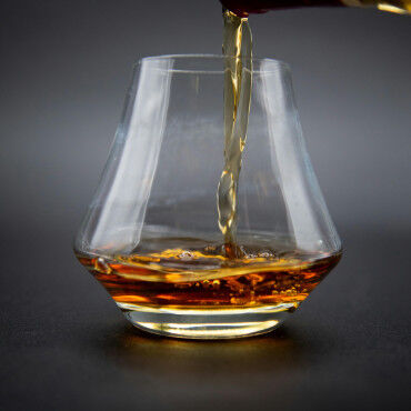 Verser un verre de cognac 
            